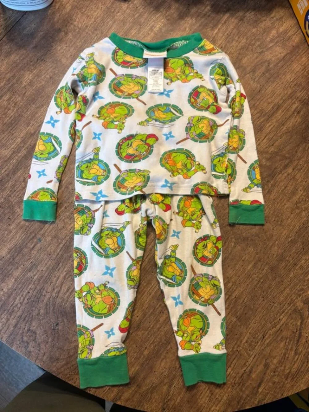 2016 Nickelodeon TMNT pajama set fits 18 months- *please read*